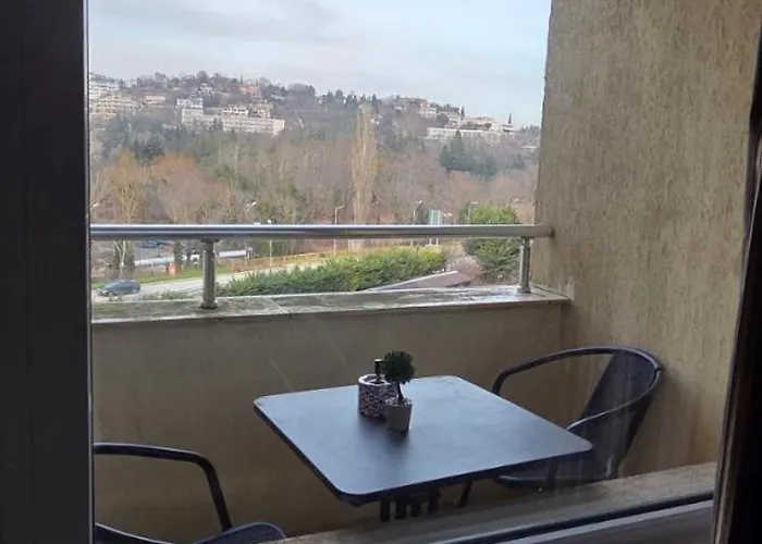 нарцис Lägenhet Saints Constantine and Helena